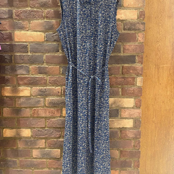 ชุดเดรสแขนกุดลายปลา PT