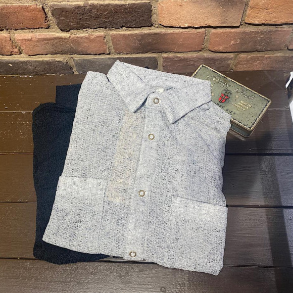 เสื้อเชิ้ตผ้าริบโปร่งกระเป๋าคู่ทรงบิดเบี้ยว