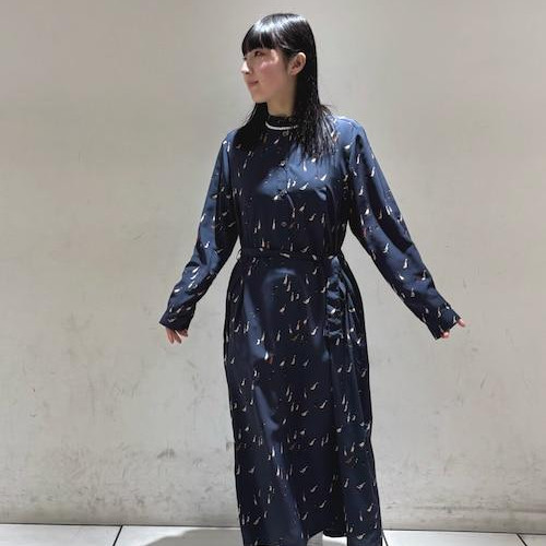 上品なシルエットに、遊び心ある...