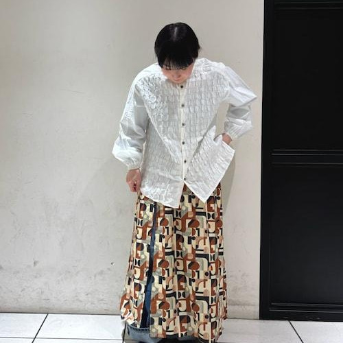 ふわりと広がるフレアシルエット...