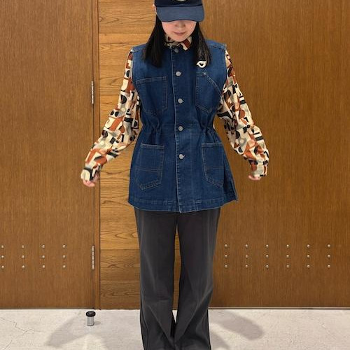 ウエスト部分を絞って着用してい...