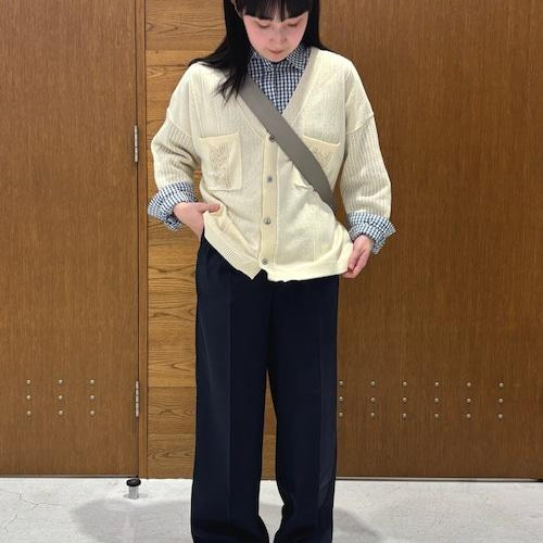 ゆったりとしたシルエットであり...