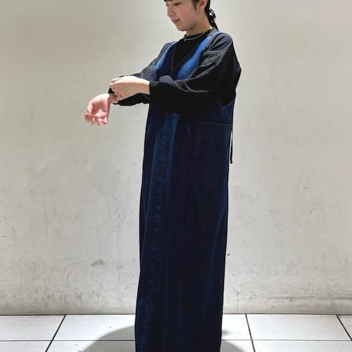 シンプルながらも1枚で雰囲気変...