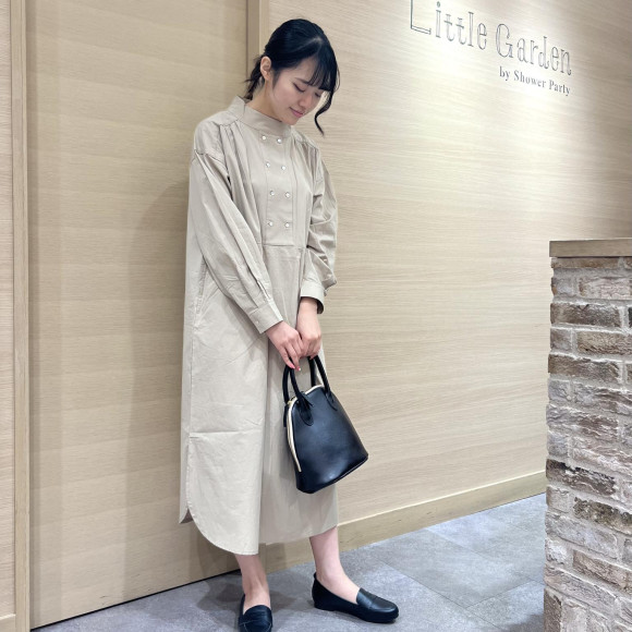 以領子設計為特徵的連衣裙進貨了!