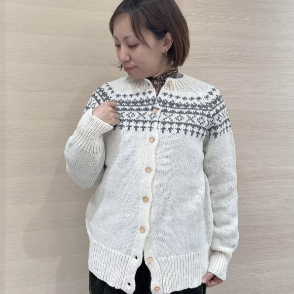 쟈가드 무늬 따뜻한 카디건이 입하했습니다!