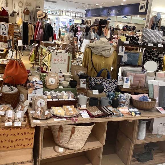 เรามีสินค้าให้เลือกมากมายเหมาะสำหรับเป็นของขวัญ♩