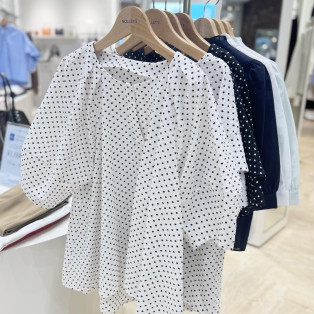 涼しいサッカードットブラウス入荷！