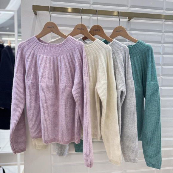 특방모 휘프넥 플루오버 니트