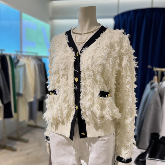 卡捷豹金紐扣羊毛衫