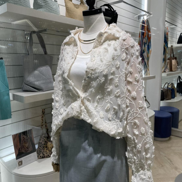 Turle embroidery blouse with collar