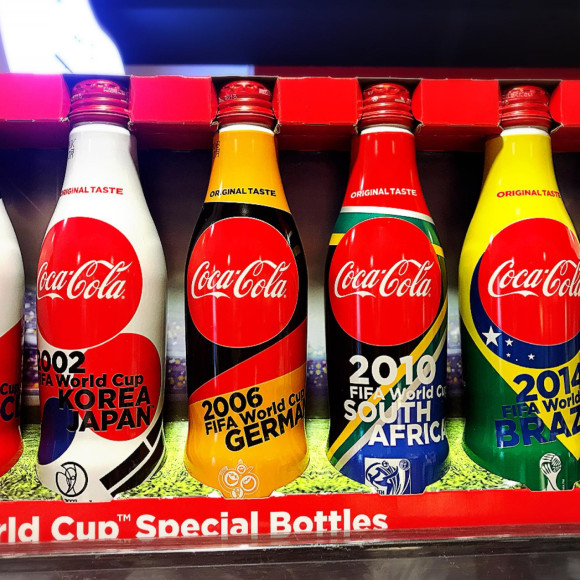 FIFAワールドカップ限定デザインコカコーラ