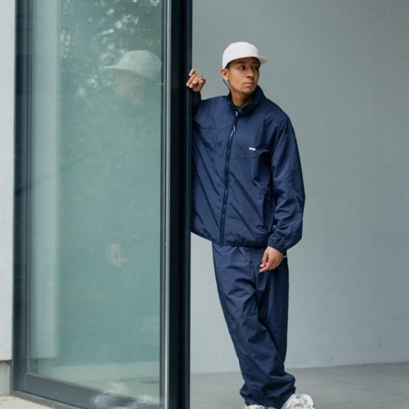 FARAH　スポーツテイストを取り入れた 都会的なセットアップ