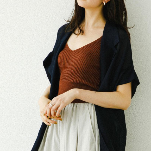 スタイリスト岩田 槙子さんが教える 晩夏まで飽きずに着こなせるスイッチコーデ