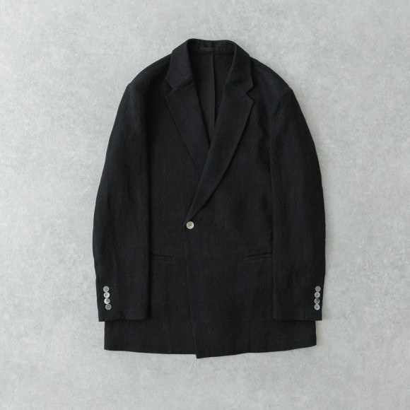 【涼しく魅せる、サマージャケットの新定番】