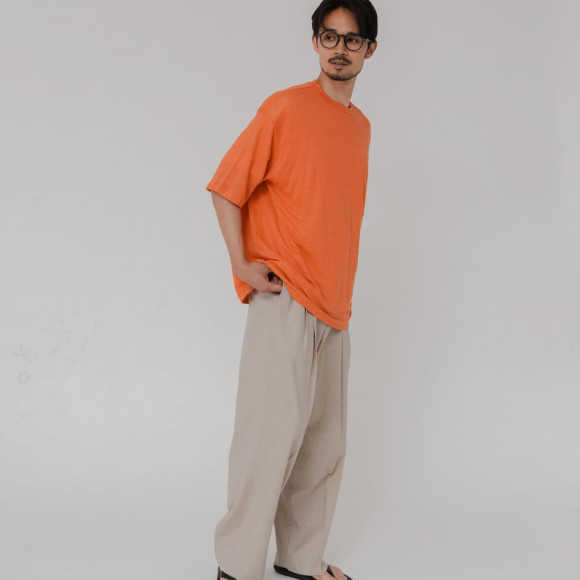 【別注YLEVE】主張しすぎず、着る人の個性を奪わない、余白のある服