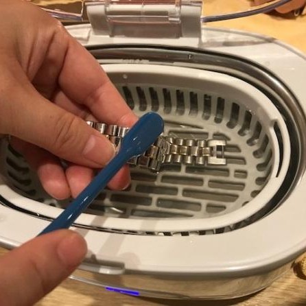 今の時期だからこそ！！腕時計メタルベルト綺麗にしませんか？