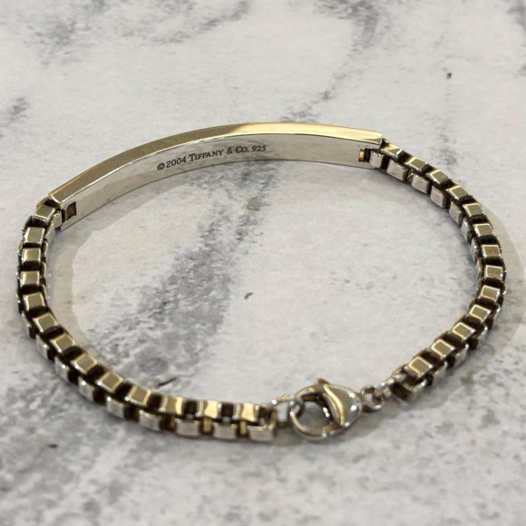 Simple but deep. I would like to introduce Tiffany's bracelet!