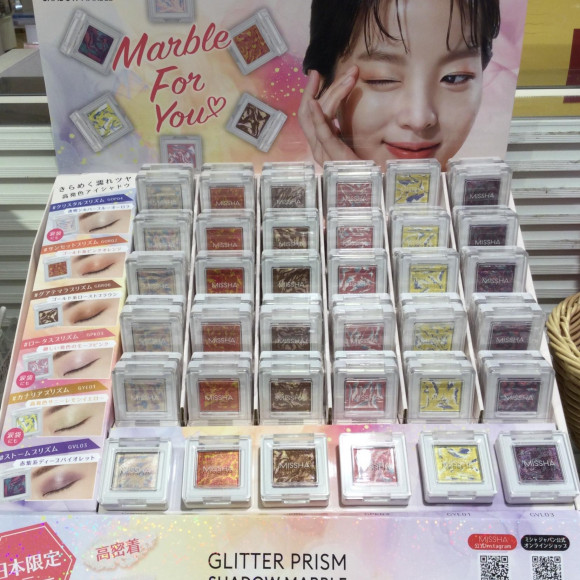 目元にきらめきを☆