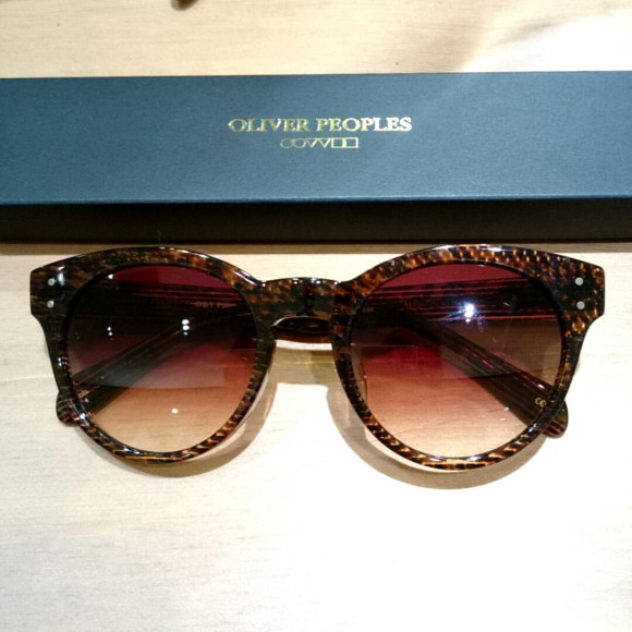OLIVER PEOPLES×MAISON KITSUNEのサングラス