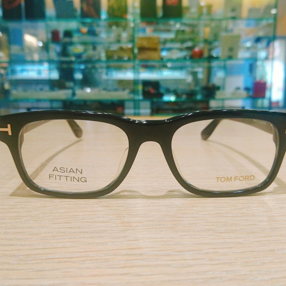 TOM FORD TF5432-F 001入荷のご案内
