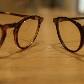 女性におススメのメガネ　　OLIVER　PEOPLES
