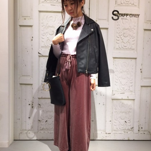 大人気のベロアパンツを使った大人コーデ！！