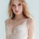 [Dressing] Cut the weight of the armpits with not to suffer. A beautiful bra of lace and satin.