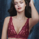 やさしい着け心地でナチュラルにバストメイク。インポート風総レースのフルカップ。