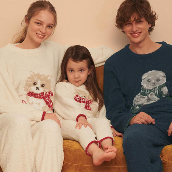 定番ふわもこのあったかパジャマ。メンズ・キッズとおそろいも楽しめる。