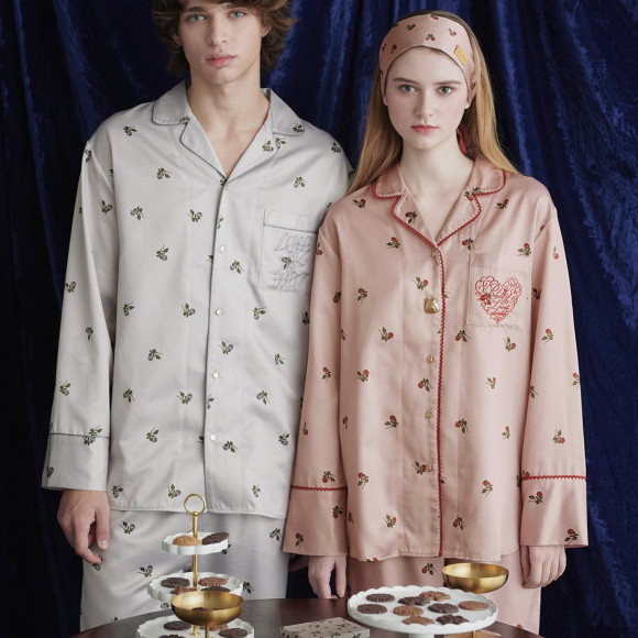 人気チョコレートブランドとコラボ！お洒落な世界観を閉じ込めたサテンパジャマ。