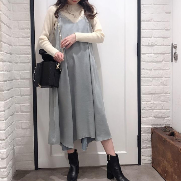 春先まで大活躍！！サテンワンピ♥︎