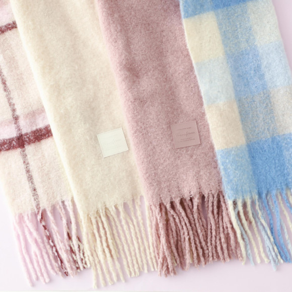 【NEW！】冬のコーディネートの主役になるデザイン豊富なマフラー★