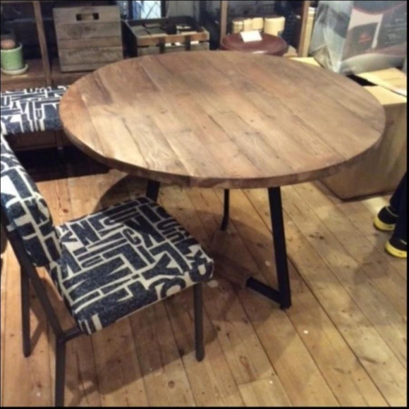【GARAGE SALE】FENDY ROUND DINING TABLE