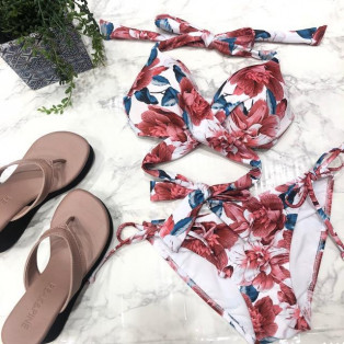  福岡・天神リゾート　水着ショップ　PEAK&PINE　福岡パルコ店☆ 華やかな雰囲気になるビッグフラワープリントのワイヤービキニ♡