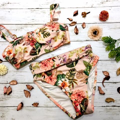 福岡・天神リゾート　水着ショップ　PEAK&PINE福岡パルコ☆リゾートチックなお姫様BiKiNiで大人可愛くっ♪
