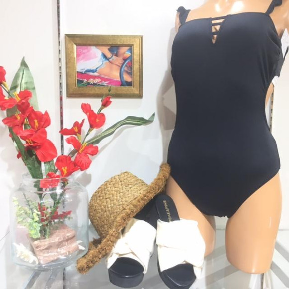 福岡・天神リゾート　水着ショップ　PEAK&PINE福岡パルコ☆シンプルだけどフリルの肩紐付き！！海外のトレンドワンピ☆！