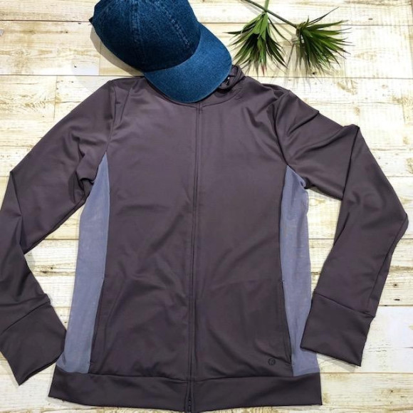 福岡・天神リゾート　水着ショップ　PEAK&PINE　福岡パルコ店☆　機能性抜群！ランニングでもジムでも使えるUV５０＋パーカーっ☆