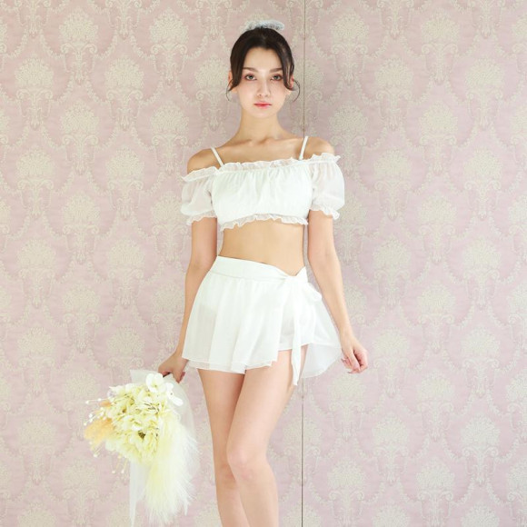 給人以可愛、透明的印象♥帶裙子的離岸泳衣♡【福岡泳衣天神泳衣度假泳衣ALBOVE瑜伽健身房PEAK&PINE男士泳衣】