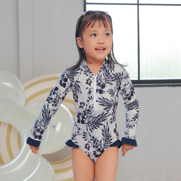 It's safe with long sleeves ♪ One Piece Kids swimwear [Fukuoka swimwear Tenjin swimwear Resort swimwear ALBOVE Yoga Gym PEAK & PINE men's swimwear]