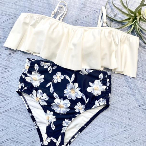 花柄がきれいめ可愛い水着♡【福岡水着　天神水着　リゾート水着　ALBOVE　ヨガ　ジム　PEAK & PINE　メンズ水着】