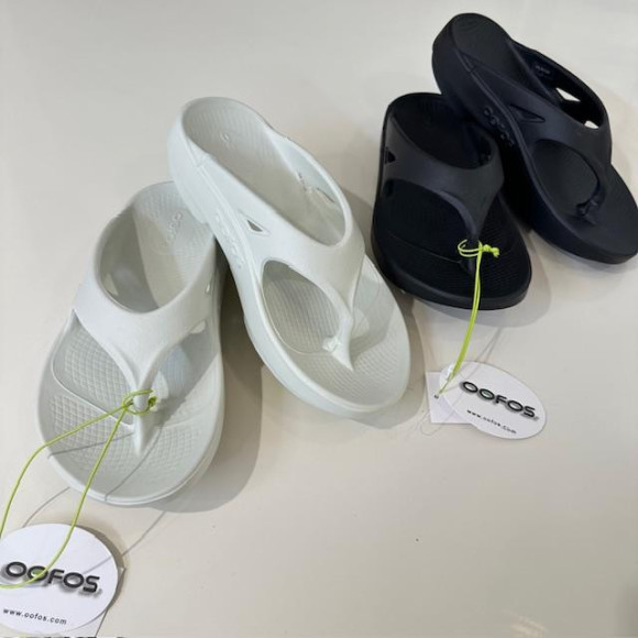 大人気のOOFOS取り扱っております♬【福岡水着　天神水着　リゾート水着　ALBOVE　ヨガ　ジム　PEAK & PINE　メンズ水着】