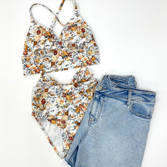 水着初心者さんも挑戦しやすい！小花柄三角ビキニ★【福岡パルコ　福岡水着　大人水着　九州水着　三角ビキニ】