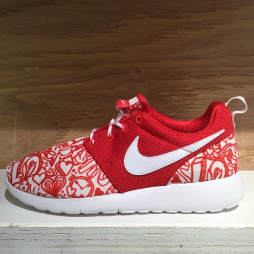 NIKE