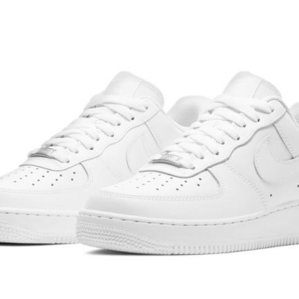 NIKE★ AIR FORCE1 '07アプリ会員限定販売