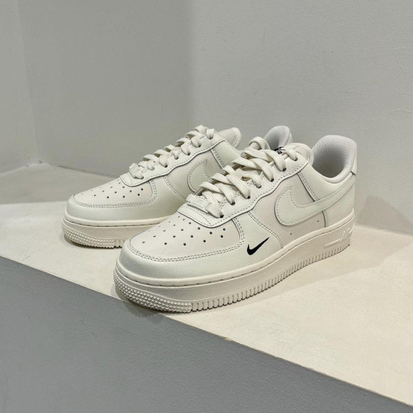 NIKE☆W AIR FORCE 1 `07 ESS