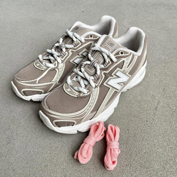 New Balance☆U740