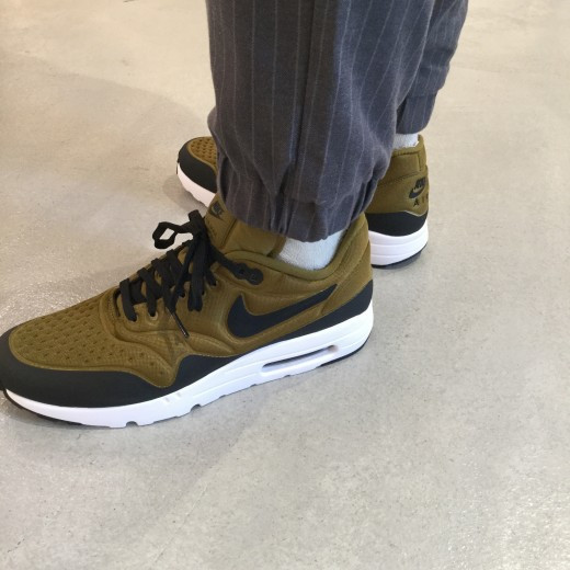 軽くて渋めの新色AIRMAX☆
