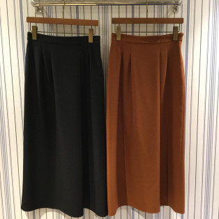 ストレート タックスカートが入荷しました！