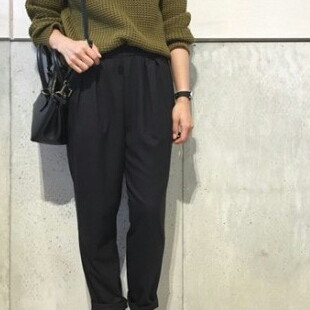 新入荷！タック入りテーパードパンツのご紹介です♪