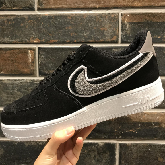 NEW!!!!【NIKE AIR FORCE 1 `07 LV8】
